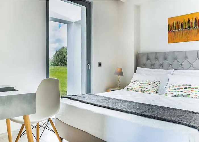 Romeo Kefalonia Svoronata